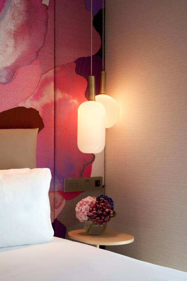 The Botree - Preferred Hotels And Resorts Londres Exterior foto A pendant light